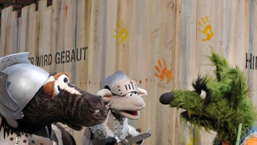 4. Wer hat Angst vorm bösen Wolf? | Rechte: NDR / Uwe Ernst Pferd und Wolle als Ritter treffen Wolf