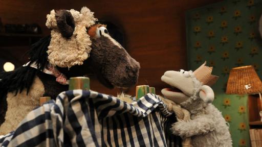 Theaterprobe: Pferd spielt Rapunzel und Wolle den Prinz. 