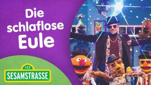 Die schlaflose Eule | Rechte: Sesamstraße Jan Delay steht mit mehreren Sesamstraßen-Puppen unter einer Disco-Kugel.