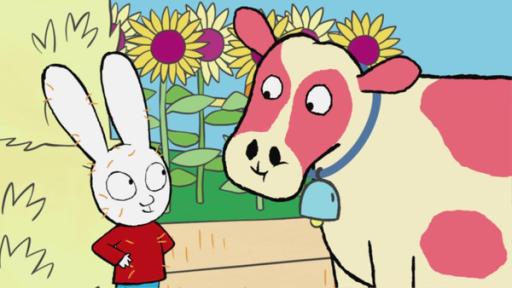 Ein Tag auf dem Bauernhof | Rechte: © GO-N Productions 2016 Simon und Kuh Daisy stehen sich gegenüber. Simon schaut Kuh Daisy neugierig an und ist voller Stroh. Im Hintergrund stehen ganz viele Sonnenblumen auf dem Feld. Kuh Daisy trägt eine blaue Glocke um den Hals und ist ihr Fell ist gefleckt.