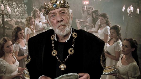 König Karl (Dieter Hallervorden) ist verweifelt: seine zwölf Töchter haben Geheimnisse vor ihm - jeden Morgen sind ihre Schuhe zertanzt.