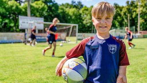 stark! - Teaser und Hero - MT25 - Benet - Großer Fußballer mit Kleinwuchs | Rechte: ZDF stark! - Benet - Großer Fußballer mit Kleinwuchs