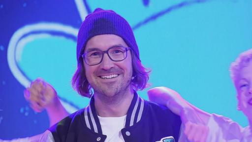 HerrH mit "High 5" | Rechte: KiKA