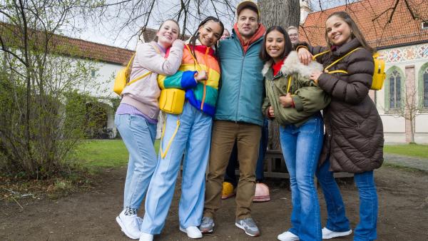 Die TanzAlarm-Kids sind mit Simon sagt unterwegs.