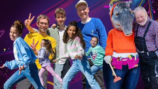 Als Praktikant darf TanzTapir mit zu einem Einsatz eines Installateurs bei einer Familie, die eigentlich einen Kindergeburtstag feiern will, u.a. mit Deine Freunde als Gäste. Doch statt den Abfluss zu befreien, verursacht TanzTapir und später auch Tom Chaos. Können die TanzAlarm-Kids die Stimmung und damit die Party noch retten?