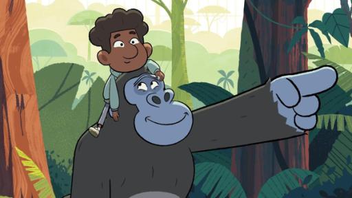 Der Gorilla-Sitter | Rechte: © Watch Next Media 2024 Gorilla Jack trägt Tommy auf den Schultern und zeigt freundlich lächelnd nach vorne.