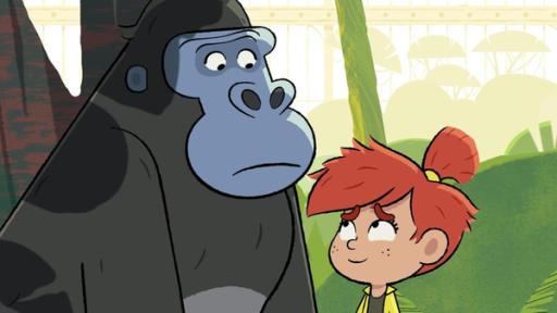 Ein schwerer Abschied | Rechte: © Watch Next Media 2024 Taylor steht lächelnd vor dem traurig blickenden Gorilla Jack.