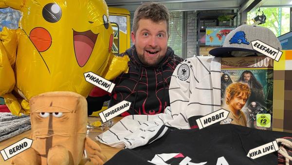 Tim hat viele Fanartikel. Wie das so auf YouTube funktioniert, erklärt Team Timster Mitglied Robin.