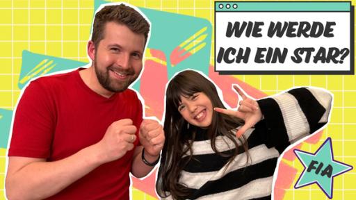 Rechte: KiKA Links Tim in einem rotem T-Shirt. Er drückt FIA die Daumen. Sie steht links neben ihm und lächelt. Rechts oben eine Tafel mit der Frage: Wie werde ich ein Star?