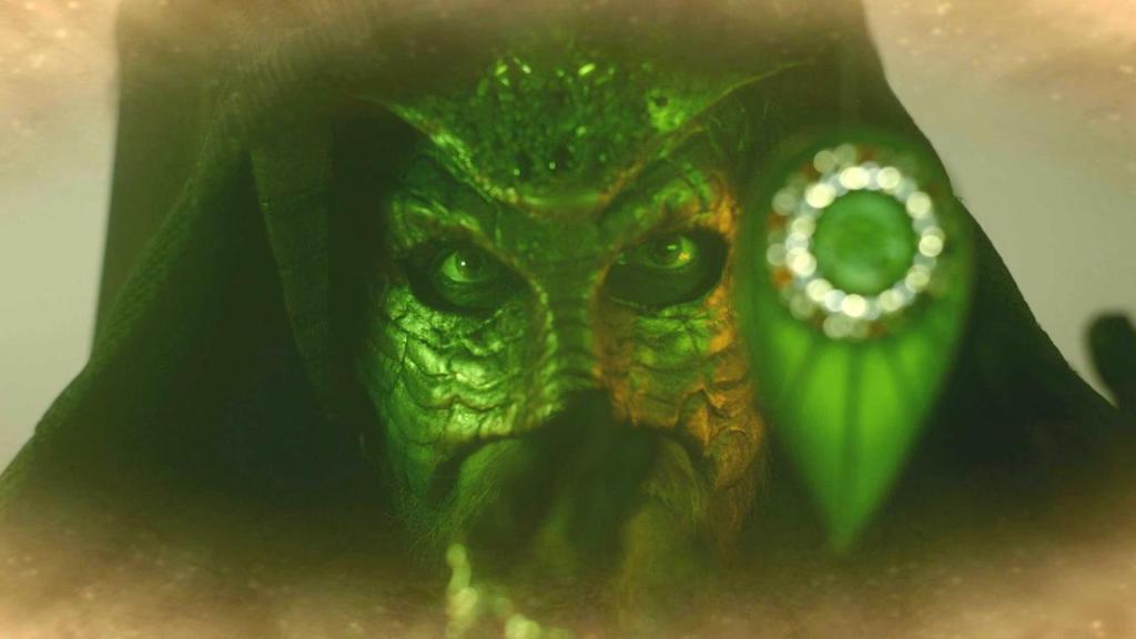 Das Gesicht eines grünen Schlangenmanns, der ein Horusauge zu greifen versucht, erscheint Theodosia in einer Vision.