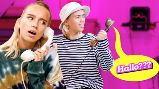 Vom Rauchzeichen zum Handy | Rechte: SWR, SWR Von Rauchzeichen zum Handy, Lisa und Lena beim Telefonieren