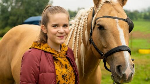 Lucy mit Pferd Pirat | Rechte: SWR Lucy mit Pferd Pirat