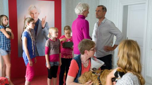 zwei Männer streiten sich, Kinder stehen drumrum | Rechte: SWR zwei Männer streiten sich, Kinder stehen drumrum