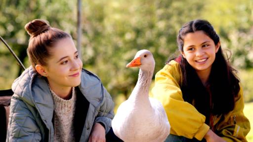 Greta und Ronja mit Ganther Gunther | Rechte: SWR Greta und Ronja mit Ganther Gunther