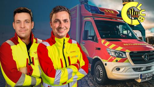 Zwei Rettungssanitäter und ein Rettungswagen