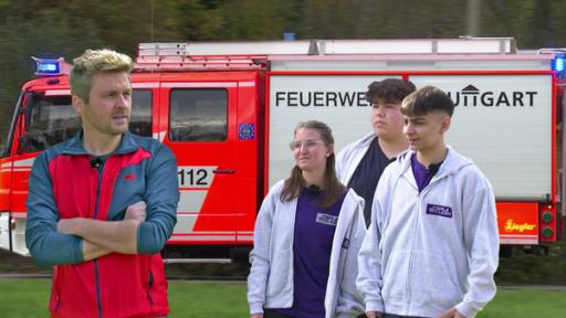 Triple Clash: Feuer, Wasser, Rettung - Alarm bei der Feuerwehr | Rechte: SWR Elisabeth, Hamza und Malek gegen Johannes bei der Stuttgarter Feuerwehr