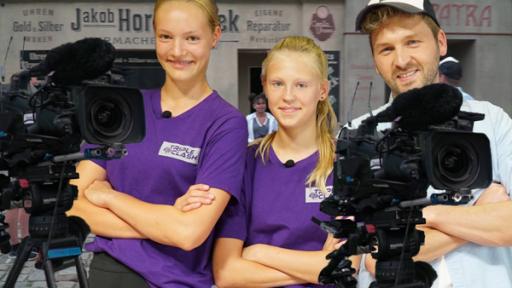 Triple Clash: Kamera läuft! Action im Fernsehstudio | Rechte: SWR Freya und Lara gegen Johannes in der Fernsehwelt - Bavaria Filmstadt