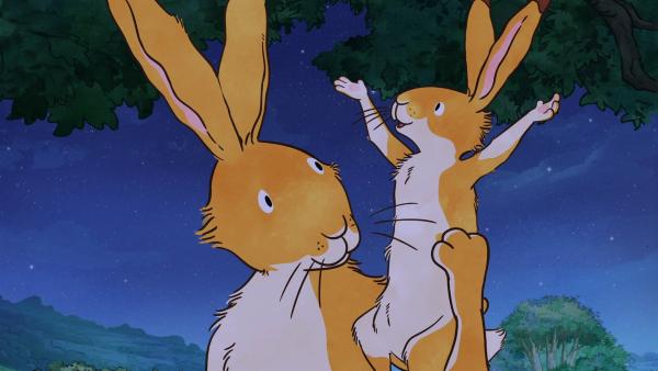 Am Ende des Tages freuen sich der große und der kleine braune Hase über das, was sie heute erlebt haben.