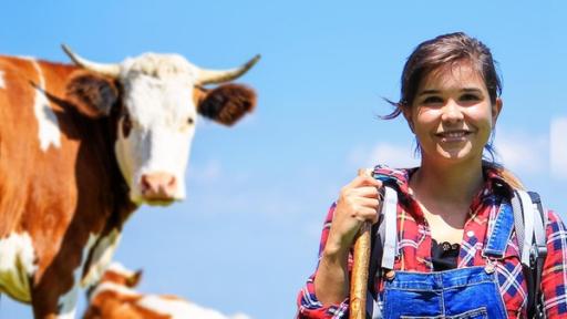 Anna auf der Alm | Rechte: BR | Text und Bild Medienproduktion GmbH & Co. KG Der Film | Anna verbringt einen Sommer auf der Alm von Sennerin Kati und hilft ihr bei der Arbeit. Die Saison beginnt mit dem Almauftrieb der Kühe.