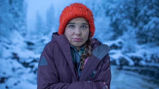 Anna und das wilde Wissen | Rechte: BR | Text und Bild Medienproduktion GmbH & Co. KG | Fabian Nummert Ü wie Überleben im Winter | Im Winter wird es frostig kalt und Menschen ziehen sich warm an. Anna schaut sich an was die Tiere in der kalten Jahreszeit machen.
