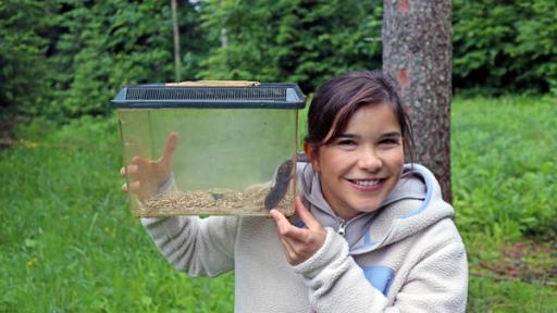 Anna und die wilden Tiere | Rechte: BR | Text und Bild Medienproduktion GmbH & Co. KG | David Stille Wo ist die Bayerische Kurzohrmaus? | Anna mit einem der seltensten Säugetiere der Welt, einer Bayerischen Kurzohrmaus.
