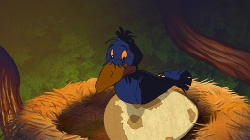 Ein kleiner Adler sitzt in seinem Nest.