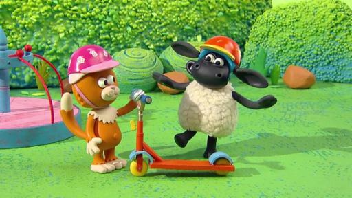 Zeit mit Timmy - Folge 22 - Timmy lernt Rollerfahren | Rechte: WDR Timmy steht auf einem Roller