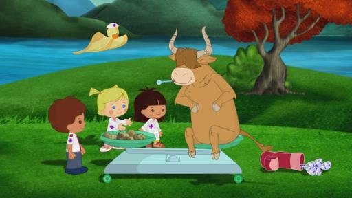 Rechte: KiKA/Mike Young Productions Zoé, Yasemin, Finn, und QuackQuack sind als Tierärzte in Schottland. Sie helfen einem starken Stier, der schlecht sieht.