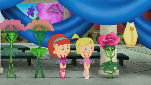 Rechte: KiKA/Mike Young Productions Zoé, Tanja und QuackQuack besuchen eine Ballettschule. Dort lernen sie Rosa kennen, die am Abend unbedingt bei einer großen Aufführung mittanzen will.