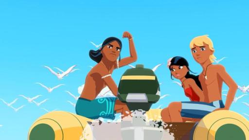 Insel unter Wasser | Rechte: © Media Valley/ Marzipan Films - 2024 Auru, Timeti und Yann sitzen auf den Seiten eines Schlauchbootes mit Motor, das man von hinten sieht. Sie schauen nach hinten und Auru macht eine entschlossene Geste mit seinem erhobenen linken Arm. Möwen fliegen am blauen Himmel vor dem Boot.